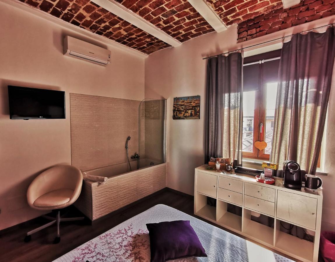 Regis B&B Camere Centro Storico Chivasso Buitenkant foto